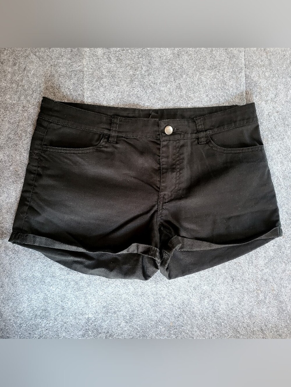 H&M Women's Size 10 High Rise Denim Cuffed Short 5-Pocket Black 2" Inseam Shorts